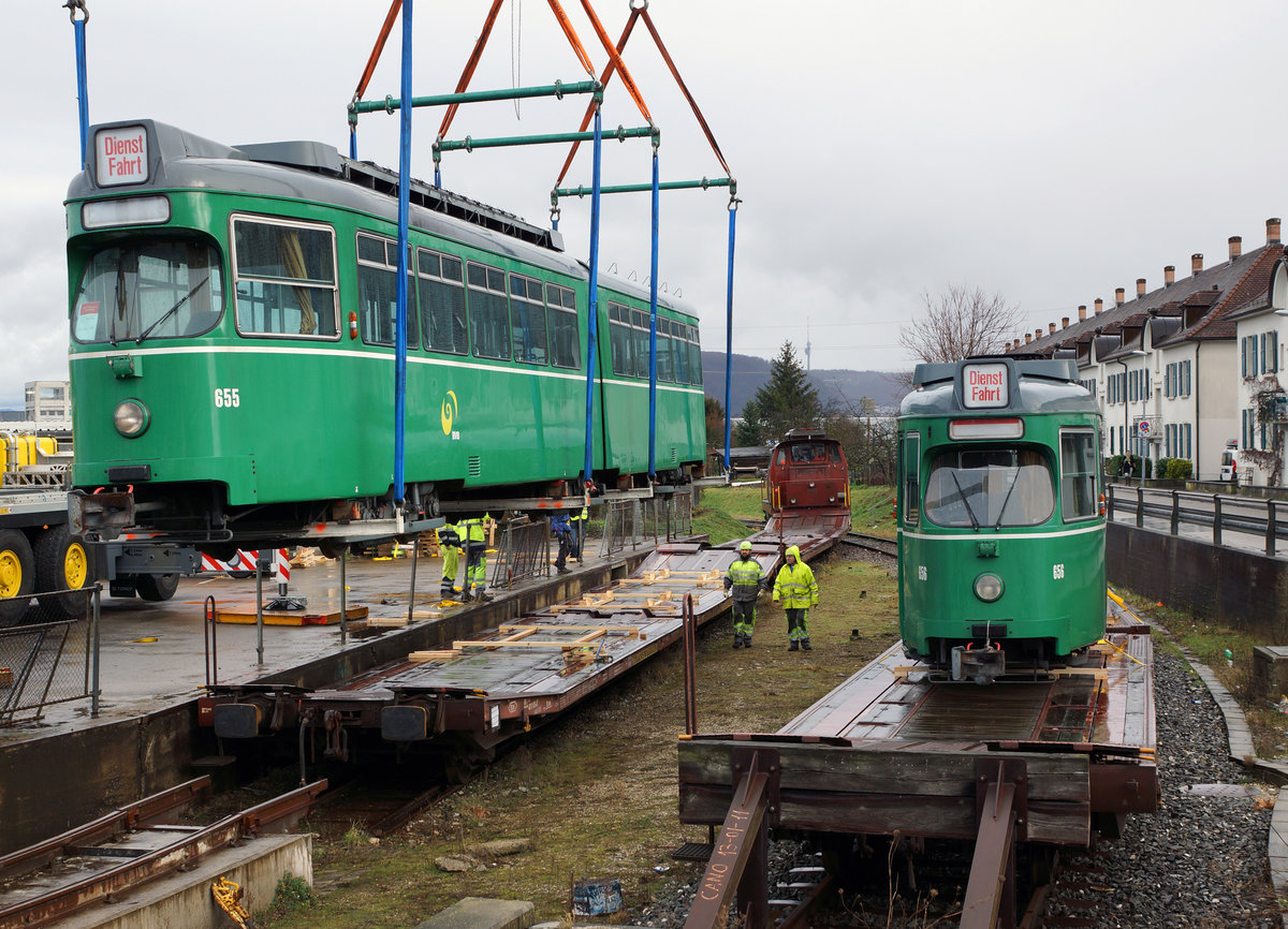 Jahresr�ckblick 2016
von Walter Ruetsch, Riedholz
Februar
BVB: 
Ab dem 1. Februar 2016 wurden beim Depot Dreispitz Basel die letzten 14 Be 4/6 f�r die Reise nach Belgrad verladen.
