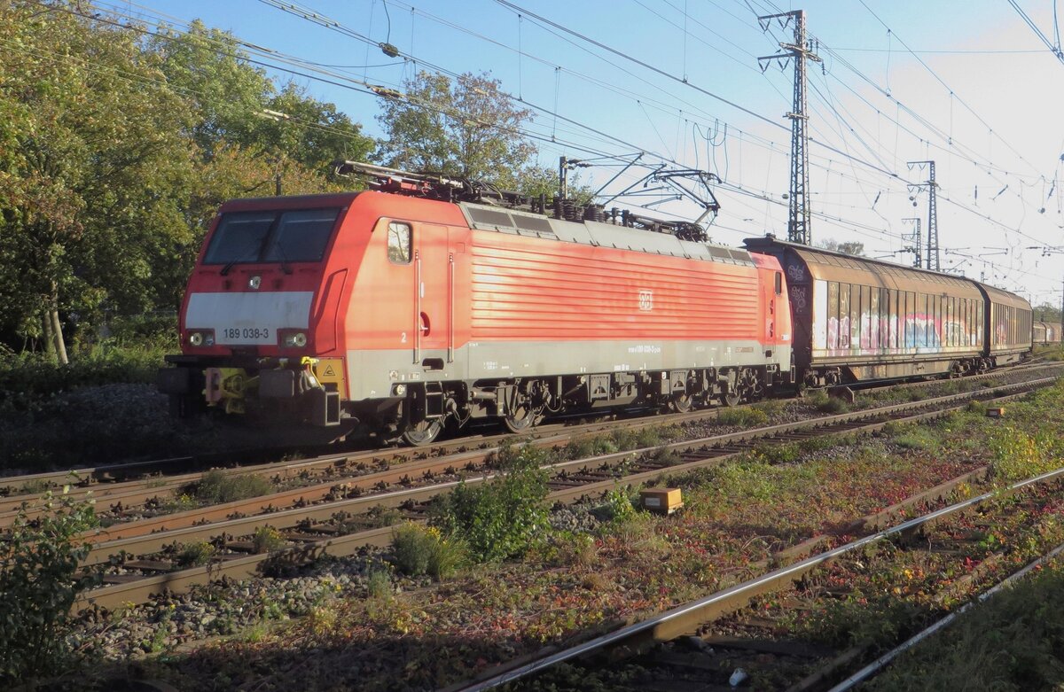 Mit ein Ganzzug f�r Vlissingen-Sloehaven verlasst 189 038 Emmerich am 1 November 2022.