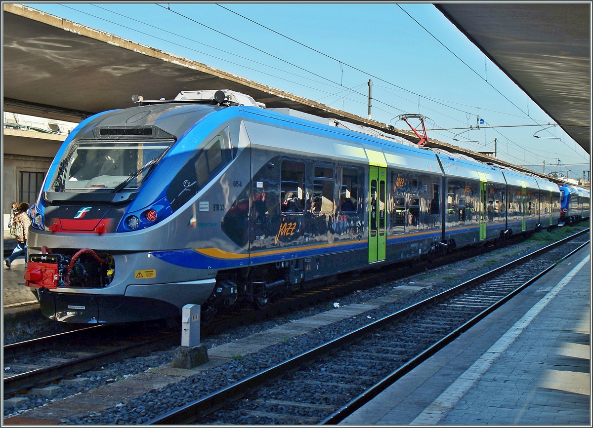 Nach dem  Swing  hier nun der  Jazz : der ETR 324 in Firenze SMN. 
21. April 2015