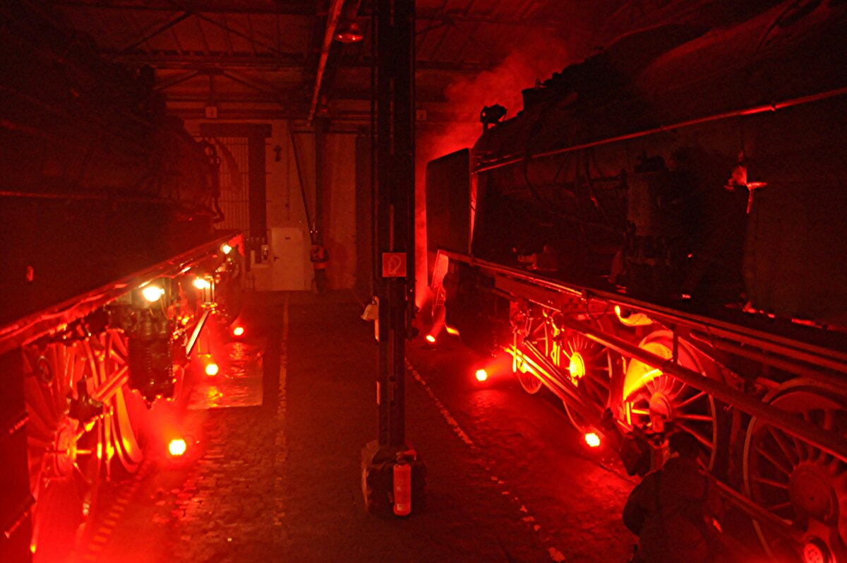 Nacht der Giganten 03 2295-8 und SL 06-013 im Bahnpark Augsburg am 15.03.2013.