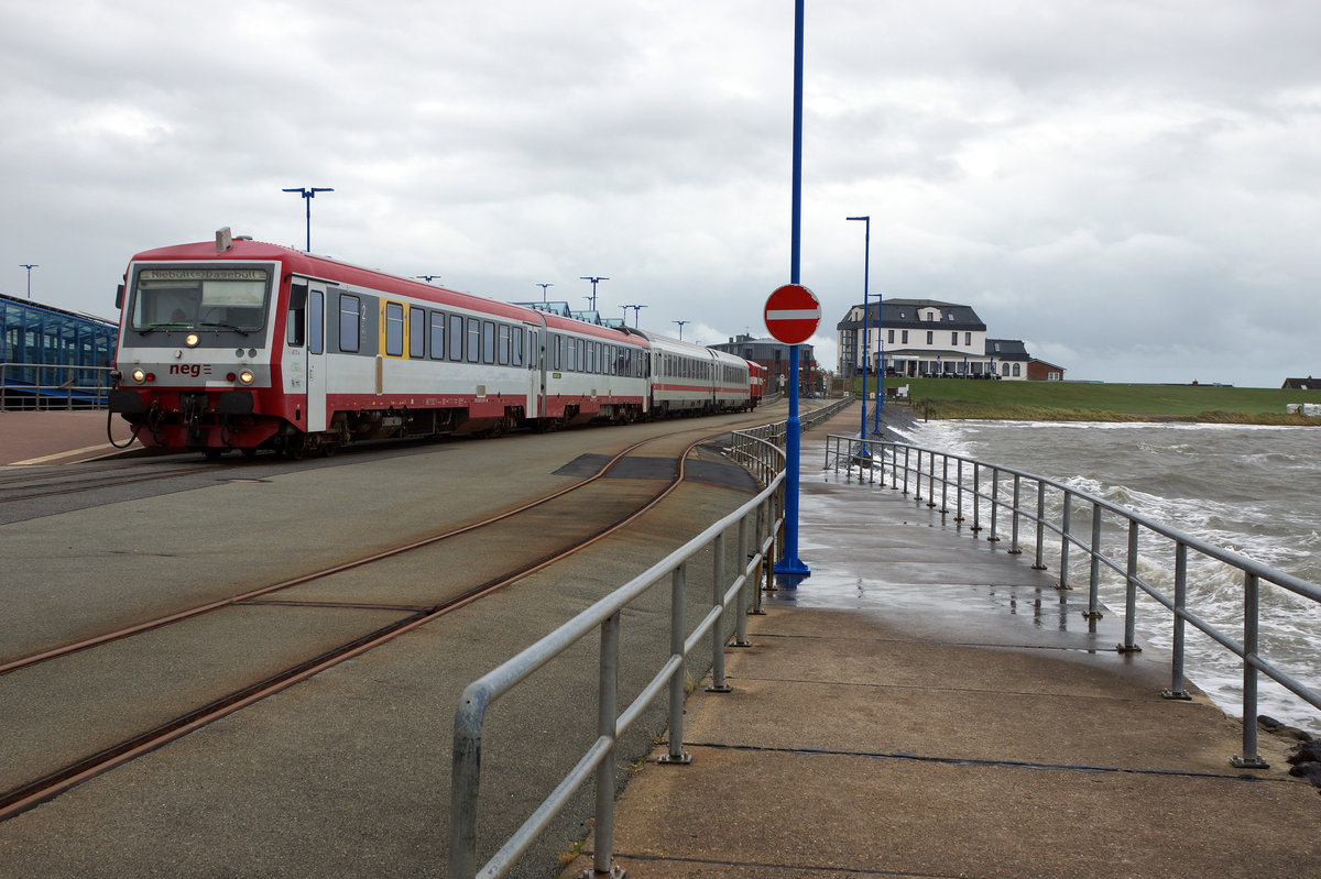 NEG/DB: Kurswagen-Betrieb auf der Strecke Nieb�ll-Dageb�ll. Die Aufnahme entstand am 10. August 2016 in Dageb�ll, kurz nach der Ankunft.
Foto: Walter Ruetsch  