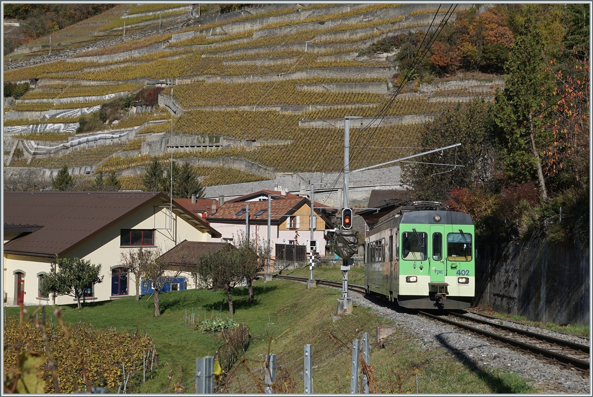 Nochmals der TPC ASD BDe 4/4 402 als Regionalzug von Aigle nach Plambuit kurz nach der Abfahrt in Aigle-Château (vormals Aigle Dépôt ASD). 

5. November 2021