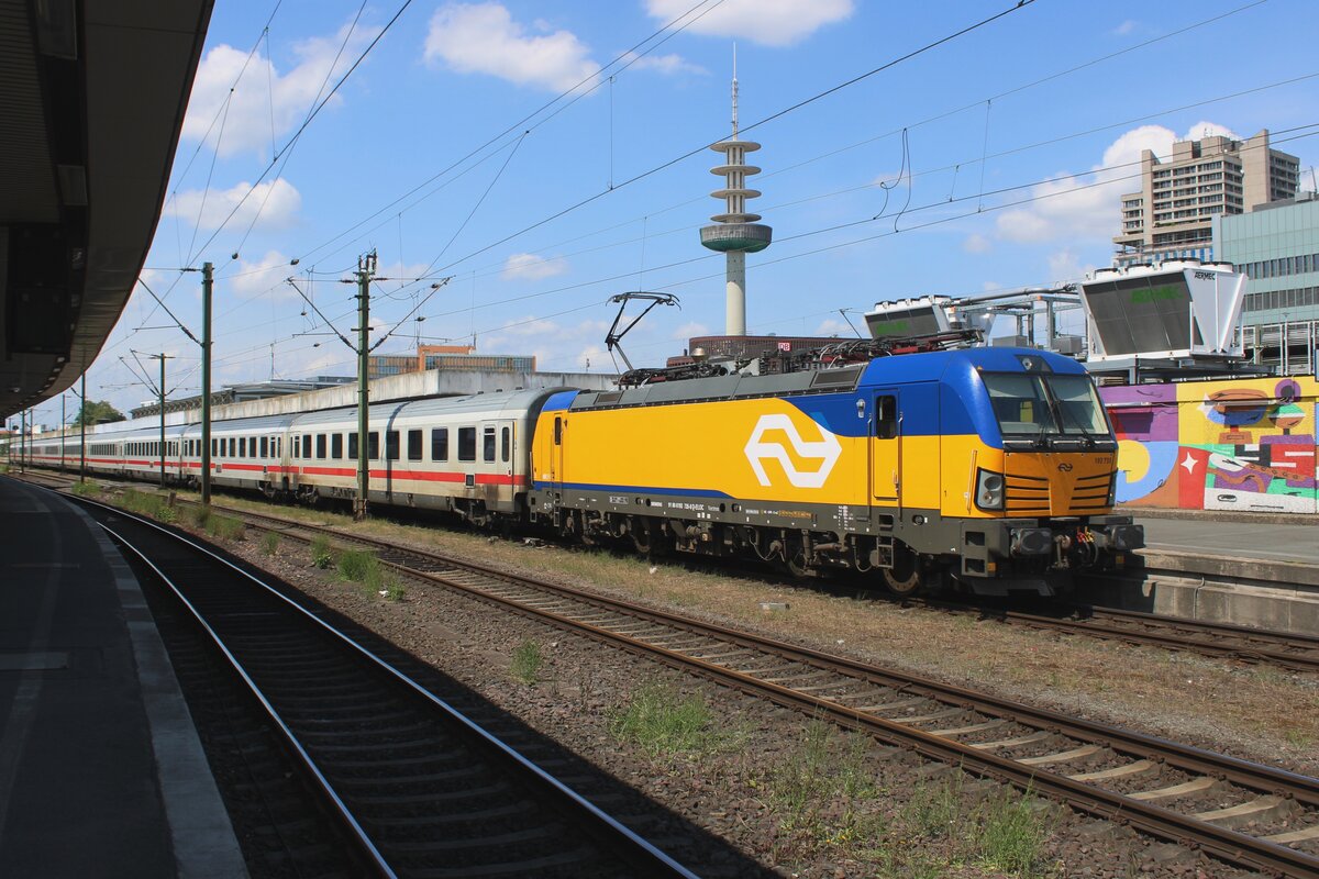 NS 193 735 verlasst Hannover Hbf mit ein IC nach Berlin am 26 Mai 2025.