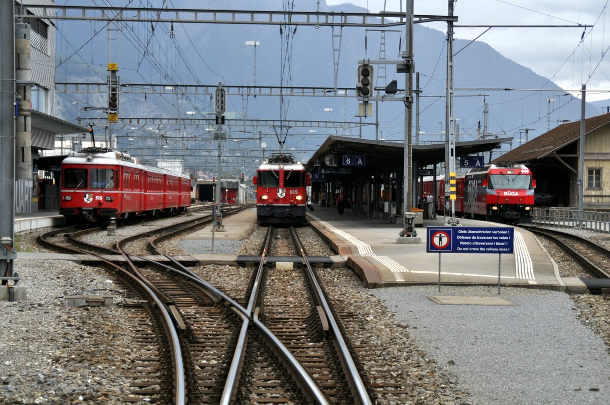 RhB Be 4/4 Nr.515; Ge 4/4 II Nr.615 und Ge 4/4 III Nr. 646 in Landquart am 29.08.2009.Die Aufnahme wurde vom Bahnübergang zum Parkplatz gemacht.