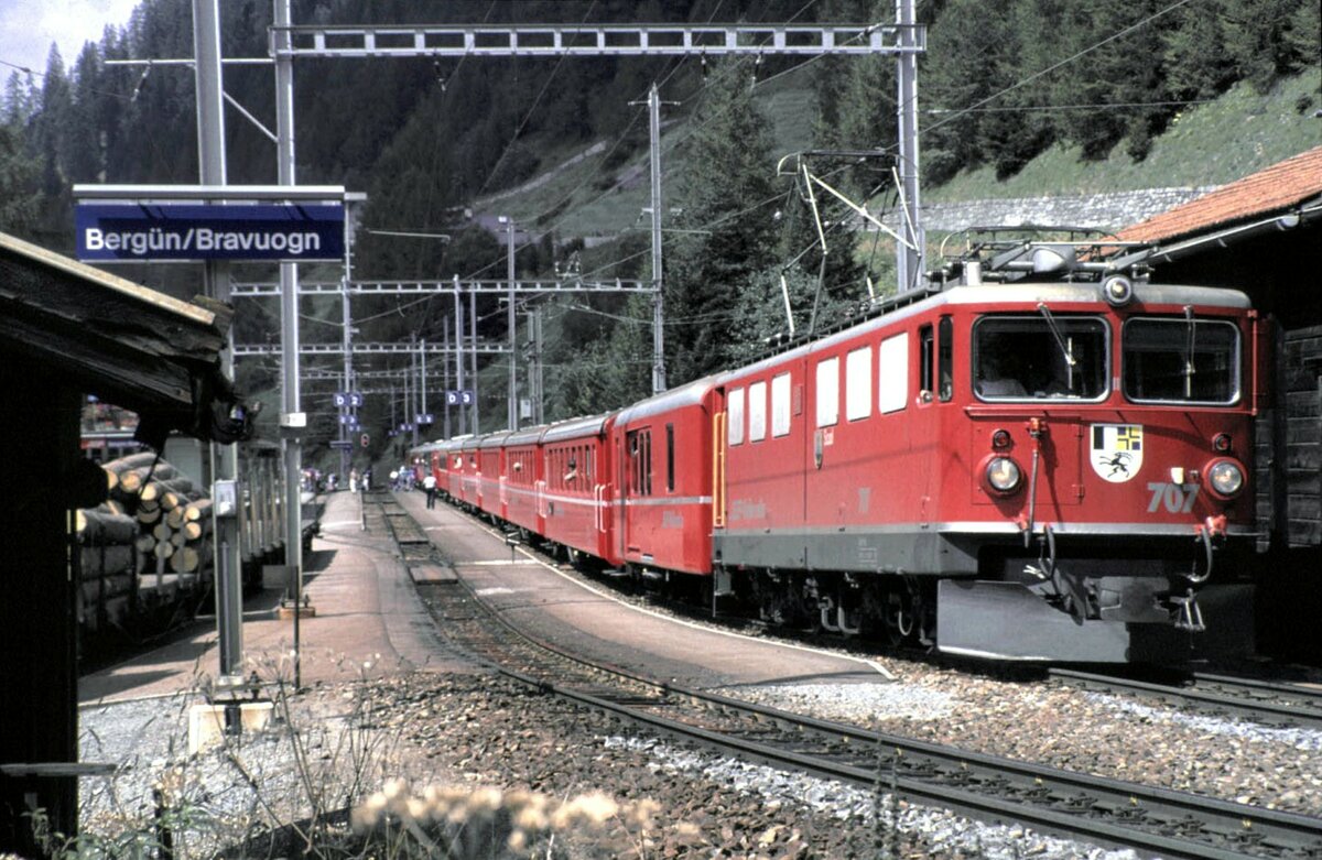RhB Ge 6/6 II Nr.707 in Bergün im August 1990.