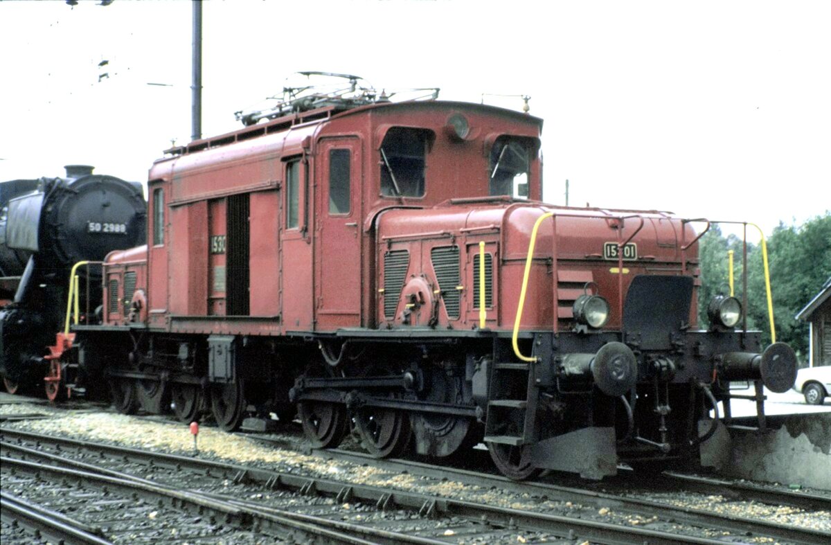 SBB De 6/6 Nr.15 301 ex Seetal-Krokodil in Balsthal bei der OeBB am 26.08.1984.