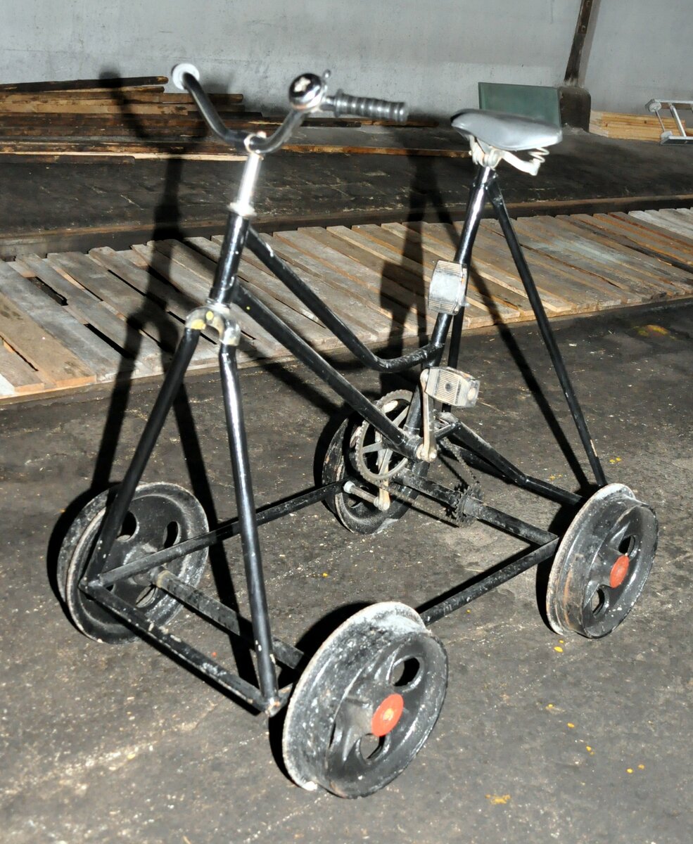 Velo-Draisine im Bahnpark Augsburg am 25.10.2009.