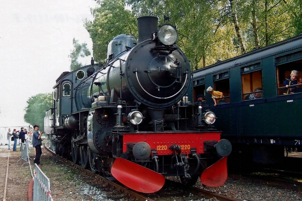 ZLSM 1220 steht am 4 September 2007 als Gastlok w�hrend 'Terug naar Toen' in Loenen bei der VSM.