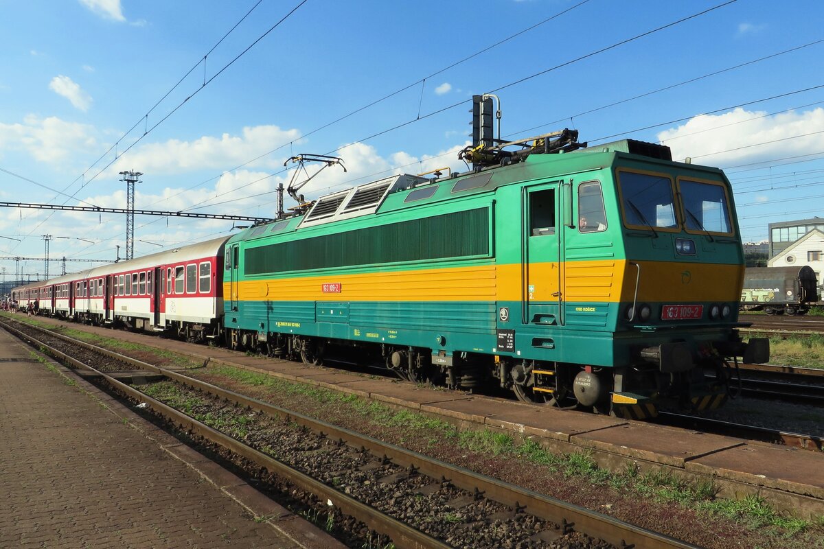 ZSSK 163 109 halt am 23 Juni 2022 in Kosice.