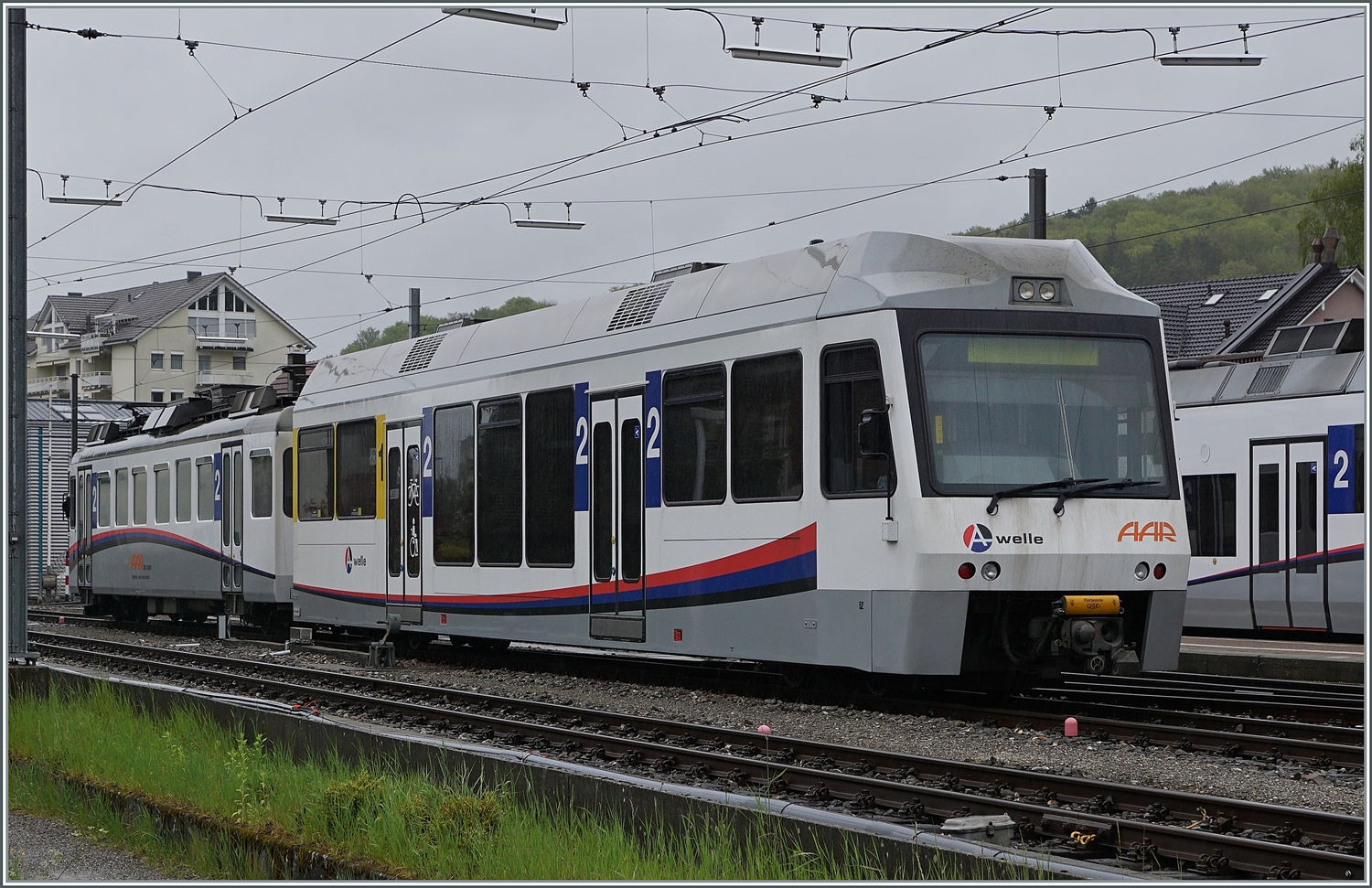 Da der bei der TPC fotografierte Steuerwagen ABt 56 nicht gerade sonderlich gut ins Bild passte, hier nun ein Bild eines kompletten ABt der AAR: Sonntagsruhe in Schöftland: der ABt 52 und sein Be 4/4 werden wohl erst wieder am Montag zur HVZ gebraucht und stehen nun abgestellt im Bahnhof von Schöftland.

7. Mai 2017