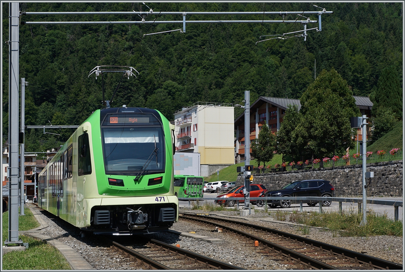Der ASD TPC ABe 4/8 471 erreicht den kleinen Kopfbahnhof von Le Sépey. 

27. Juli 2024