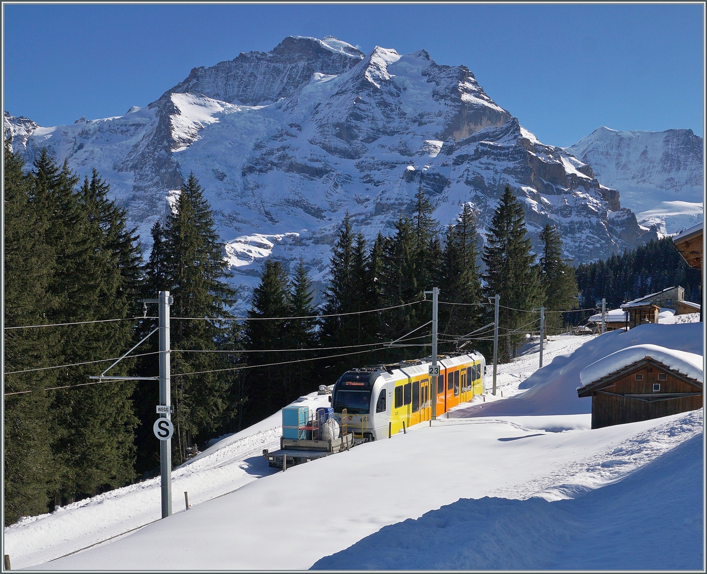 Der BLM Be 4/6 103  Jungfrau  zeigt sich nach Winteregg vor seinem namensgebendne Berg, der Jungfrau (4158 müM). 

18. Februar 2025