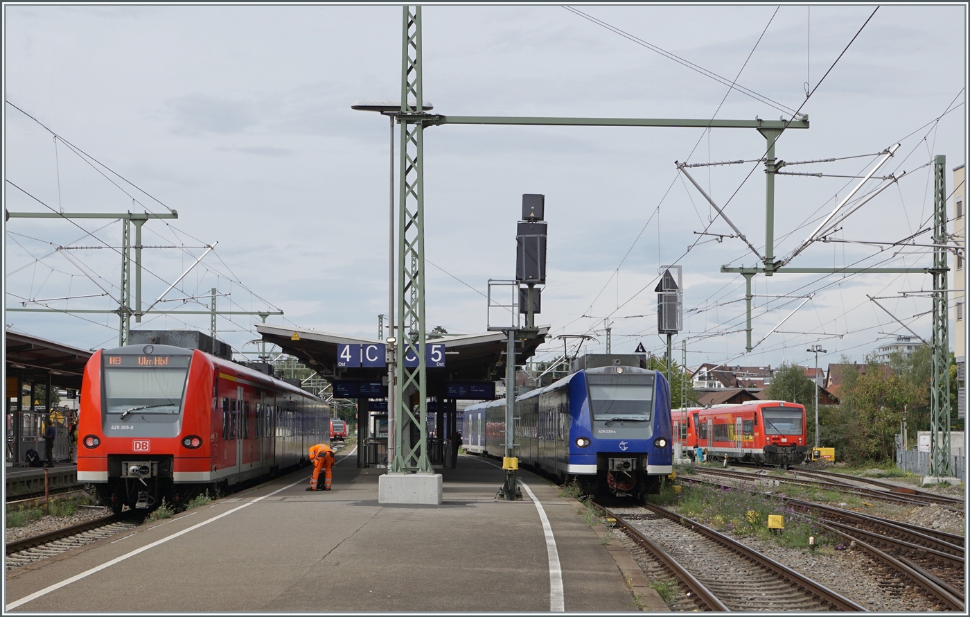 Der Fahrdraht hat von Ulm und Lindau kommend Friedrichshafen erreicht, folglich wickelt sich der Zugsverkehr nun hauptsächlich mit elektrischer Traktion ab. Links im Bild wartet der aus Lindau Insel in Friedrichshafen angekommene DB 425 305 auf die Weiterfahrt nach Ulm, der blaue BOB 426 034-4 wird zusammen mit dem nicht zu sehenden 426 536-9 als RB91 / 87569 zum Hafenbahnhof fahren und einige DB VT 650 sind rechts im Bild abgestellt.

14. September 2022