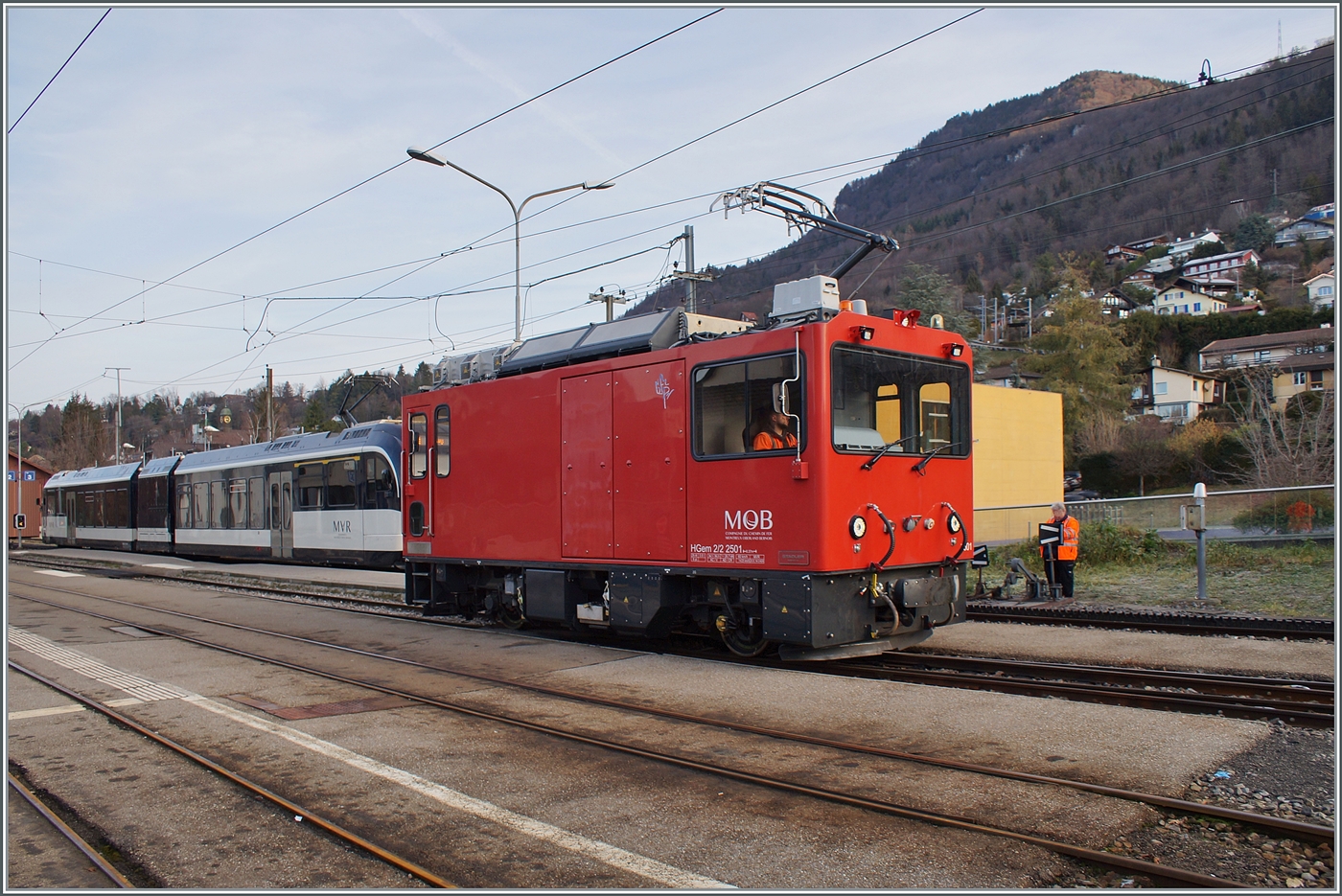 Der MOB HGem 2/2 2501 in Blonay bei einer Schulungs/Testfahrt. Bei der Ablieferung gehörte der HGem 2/2 zur CEV/MVR, bevor er der MOB  zugeteilt  wurde. 

31. Jan. 2024