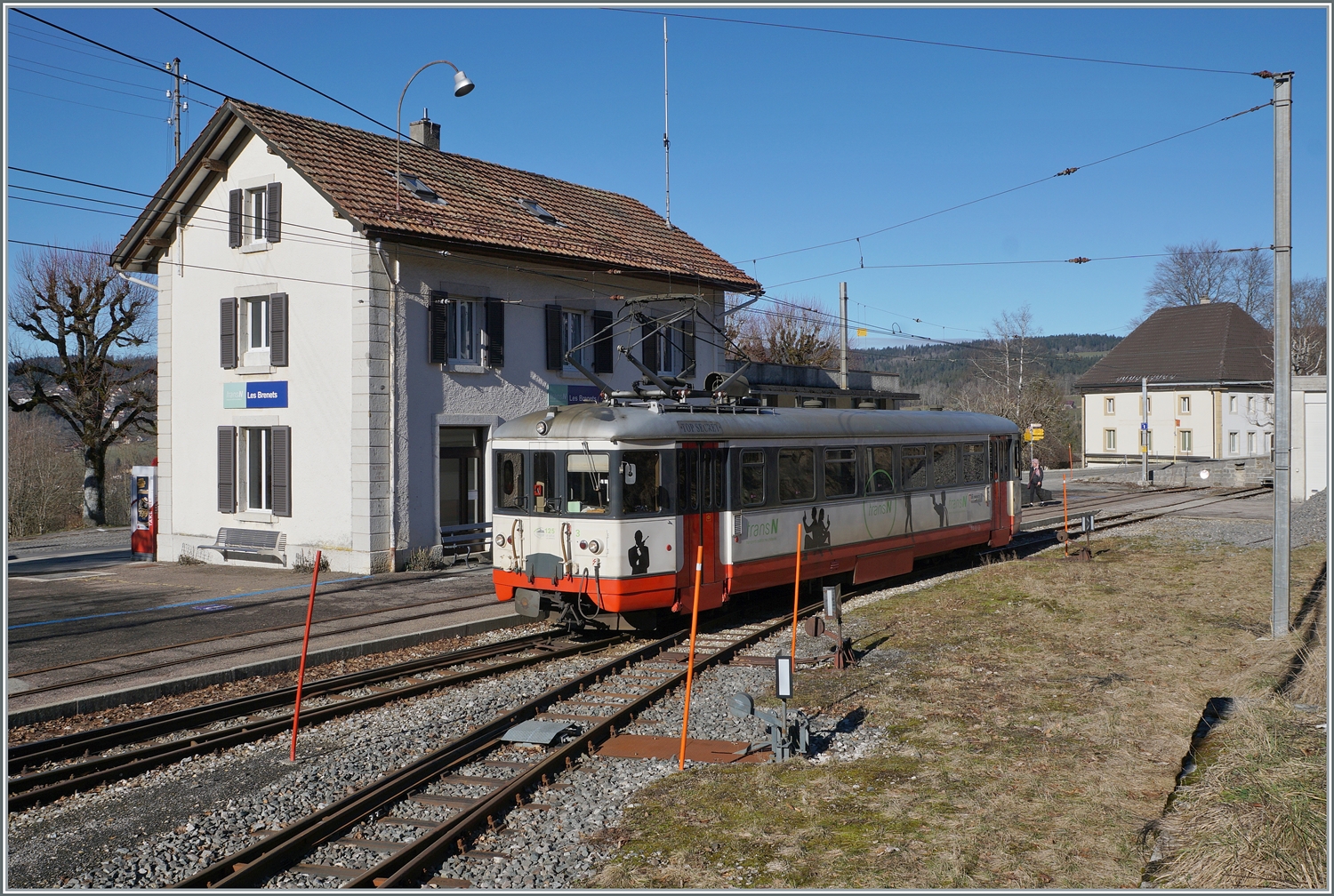 Der nun 74 jährige TRN (ex. cnm) BDe 4/4 n° 3 wartet in Les Brenets auf die Rückfahrt nach Le Locle.

3. Feb. 2024 