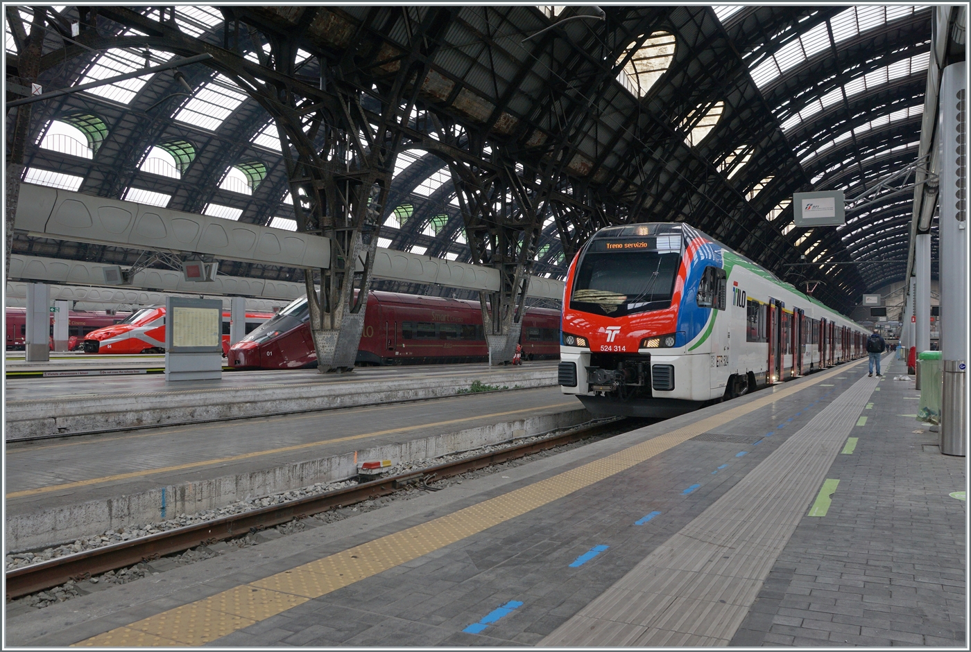 Der SBB TILO RABe 524 314 und ein weiterer warten in Milano auf die Abfahrt. 

8. November 2022