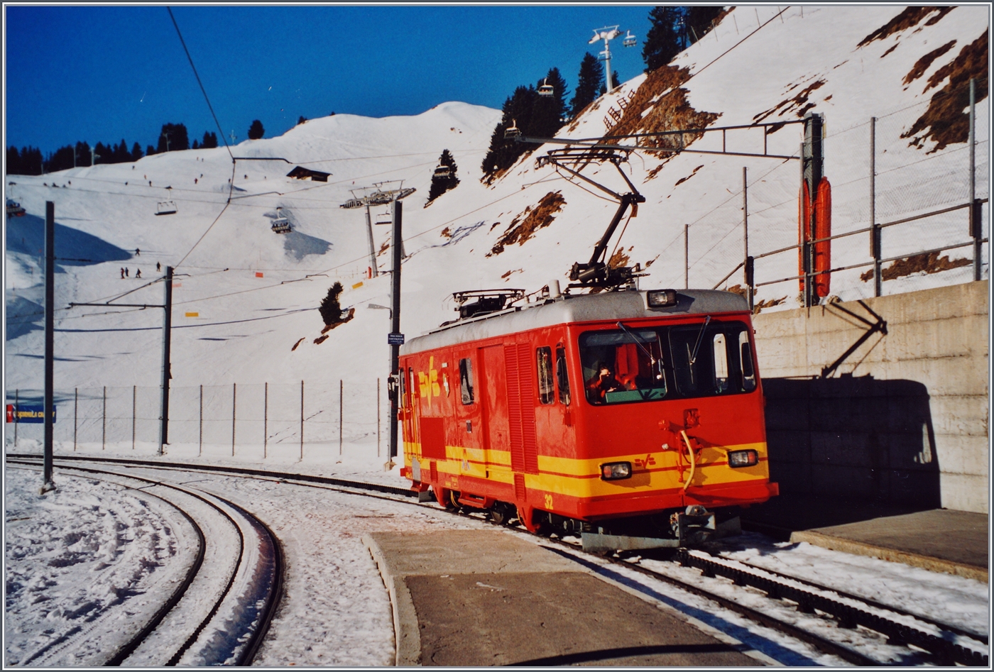 Die TPC BVB HGe 4/4 32 rangiert in Col de Bretaye.  

Analogbild vom Jan. 2001