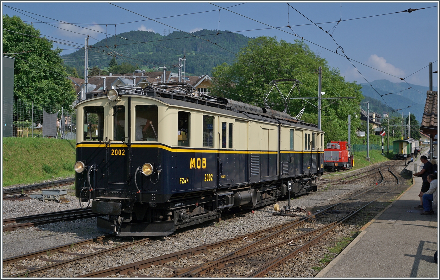 Festival Suisse de la vapeur (Schweizer Dampffestival 2025) - nach dem der MOB DZe 6/6 2002 der Blonay -Chamby Bahn mit ihrem Zug in Blonay angekommen ist, wird rangiert um den Zug wieder nach Chaulin zurück zu bringen. 

9. Juni 2025