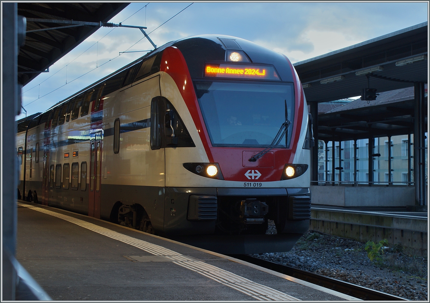 Mit diesem Bild wünschen die SBB und ich allen ein Gute Neues Jahr 2024!

Lausanne, den 1. Jan. 2024