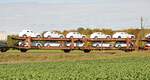 Autotransportwagen 25 RIV 80 D-A35 4 366 295-0 mit Audi-PKWs der gehobenen Klasse beladen in Hinterdenkental am 17.10.2012.