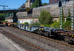 Leerer vierachsiger 60' Drehgestell-Containertragwagen für Großcontainer und Jumbo-Wechselbehälter, 33 87 4552 754-3 F-RCW, der Gattung Sgnss 60' (HP), der Rail Cargo Group (zu