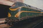 PFT 210077/6077 steht am 13 Juli 1999 in Lüttich-Guillemins.