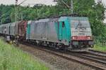 Lineas 2838 zieht am 31 Mai 2017 ein Stahlzug durch Venlo-Vierpaardjes.