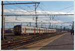 SNCB/NMBS Triebzug AM CityRail 966 ex 671 AM 70 TH und 617 AM 66 f�hrt am 23.11.2013 in den Bahnhof Br�gge (Brugge).