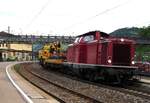 212 133-3 mit Kranwagen mit Schutzwagen in Geislingen Steige am 03-07-2020.