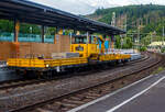 Ein Skl 53 / Klv 53 (Rottenkraftwagen/Gleiskraftwagen) der SRR-Stricker Rose Rail GmbH (Bönen) mit je einem vorangestellten und angehangenen Kla 03 (Anhänger für schweren
