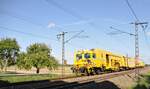 Bahnbauzug bestehend aus USM 362 Bahnbau und USP 2000 SWS von Plasser & Theurer und weitere Wagen in Neu-Ulm Pfuhl am 15.09.2011.