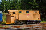 Der Schneepflug DB 80-50-979 7 211-3 (SPM 713) der Bauart Meiningen W (BA Bauart 855) abgestellt am 24.08.2013 beim Bahnhof Rennsteig.
