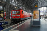 Die 114 037 (91 80 6114 037-5 D-DB), ex DR 112 037-7, der DB Regio steht am 13.09.2022, mit dem RB 51  Kinzigtalbahn  nach Wächtersbach, im Hbf Frankfurt am Main zur Abfahrt bereit.