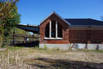 Seitenansicht (Westseite) vom ehemaligen Empfangsgeb�ude vom Bahnhof L�beck-Travem�nde Hafen (Hafenbahnhof) am 21 April 2026.