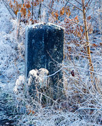   Ein alter Kilometerstein (ca.