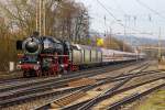   Die Zweizylinder-Hei�dampf-Schnellzuglokomotive 01 150, ex DB 001 150-2 f�hrt am 05.12.2012, mit dem Dampfsonderzug M�nster - Hagen - Gie�en - Marburg/Lahn (DPF 79385), in den Bahnhof Kreuztal ein,