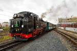 Tender voraus, erreicht die s�chsische VII K (Altbau) 99 1761-8 am 07.12.2022 mit dem L��nitzdackel (L��nitzgrundbahn) wieder Radebeul Ost.