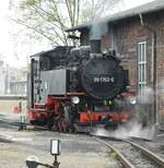 Umsetzen und Wasserfassen der Lok 99 1762-6 in Radebeul am 12.04.2016.
