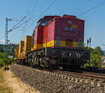 202 330-7 der  EBM Cargo GmbH (ex DR 110 330-8, ex DR 112 330-6) am 20.07.2013 im Bauzugdienst (mit MFS-Wagen) in Katzenfurt  (Lahn-Dill-Kreis) an der KBS 445  Dillstrecke .