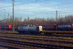 Die 203 012-0 (92 80 1203 012-0 D-BRS) der STRABAG Rail GmbH (Lauda-Königshofen) am 21 Januar 2025 mit einem Bauzug bei Wanne-Eickel. Die Aufnahme ist aus einem IC heraus.

Die V 100.1 wurde 1974 von LEW (VEB Lokomotivbau Elektrotechnische Werke „Hans Beimler“ Hennigsdorf) unter der Fabriknummer 14081 gebaut und an die DR als 110 654-1 ausgeliefert. Der Umbau in DR 112 654-9 erfolgte 1983 im BW Pasewalk, eine Umzeichnung in DR 202 654-0 erfolgte zum 01.01.1992 und 1994 ging sie dann mit in die DB über. Die z-Stellung erfolgte 1996 und Ausmusterung 1998 bei der DB. Nach vielen Stationen ist sie seit Januar 2019 bei der STRABAG Rail GmbH. Das Halterkürzel „BRS“ steht für Strabag BMTI Rail Service GmbH (Berlin). 
