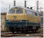 Die 225 082-7 der Aggerbahn (Andreas Voll e.K., Wiehl), ex DB 225 082-7, ex DB 215 082-9, steht am 09.11.2013 beim Siegener Lokschuppen.