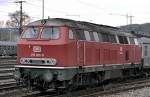 Das bunte Leben der 215 001-9, in Auslieferungsfarbe in Ulm im Mai 1980.