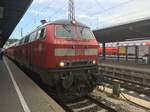 218 487 nach der Ankunft mit dem Ire aus Neustadt (Schwarzw) mit den n Wagen im Rücken.