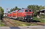Die DB 218 435-6 erreicht mit ihrem IRE von Laupheim West nach Lindau den Bahnhof Nonnenhorn.