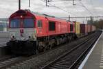 Am leicht nebligen 27 November 2020 durchfahrt Crossrail Benelux DE 6308 mit der Neuss-Antwerpen Containerzug Blerick.