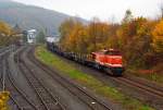 WLE (Westf�lische Landes-Eisenbahn) Lok 51  Kreis Warendorf  (eine MaK G 1206) kommt mit leeren G�terzug (Schwerlastwagen) von Burbach-Holzhausen �ber die Hellertalbahn (KBS 462), hier am 25.10.2012