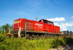   Die 294 696-0 (98 80 3294 696-0 D-DB) eine remotorisierte V90 der DB Schenker Rail Deutschland AG, ex DB 294 196-1, ex DB 290 196-5,  am 10.06.2015 in Kreuztal auf dem Ablaufberg.