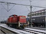 Die DB 294 861-0 zeigt sich in Singen noch mit der Railion Beschriftung.
