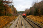 Die 294 580-6 (98 80 3294 580-6 D-DB), eine remotorisierte V 90 der DB Cargo AG f�hrt am 24.11.2022 al LZ (Lokzug), bei Maxh�tte (km 31) die Bahnstrecke Bahnstrecke Regensburg - Schwandorf  - Weiden