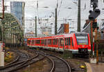Der vareo 620 003 / 621 003 / 620 503, ein dreiteiliger Dieseltriebzug vom Typ ALSTOM Coradia LINT 81 der DB Regio NRW (VAREO), verl�sst, als RB 24 „Eifel-Bahn“  (Gerolstein – Kall -
